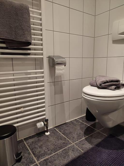Gemuetliches Ferienapartment Mit Optionaler E-Ladesaeule Eichenzell Bagian luar foto
